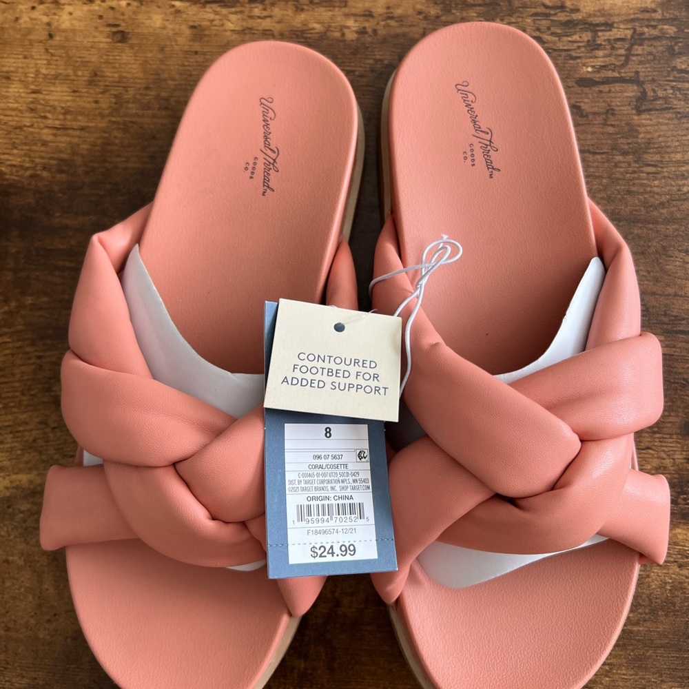 Universal threads sandles